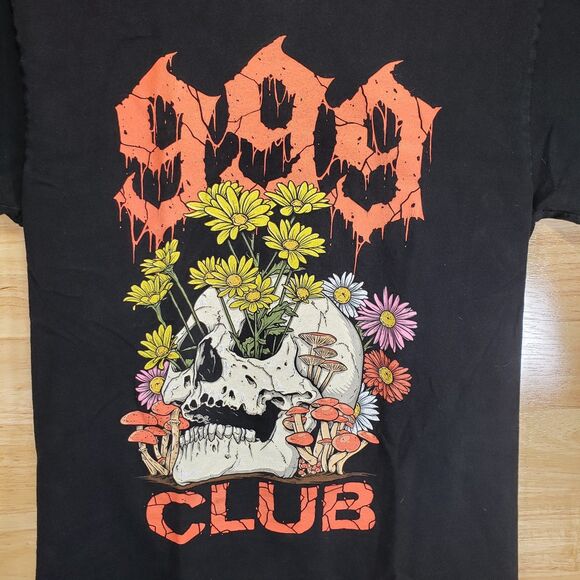 999 Club Graphic T-Shirt Men’s Small Black Skull Flowers Streetwear - Picture 1 of 6